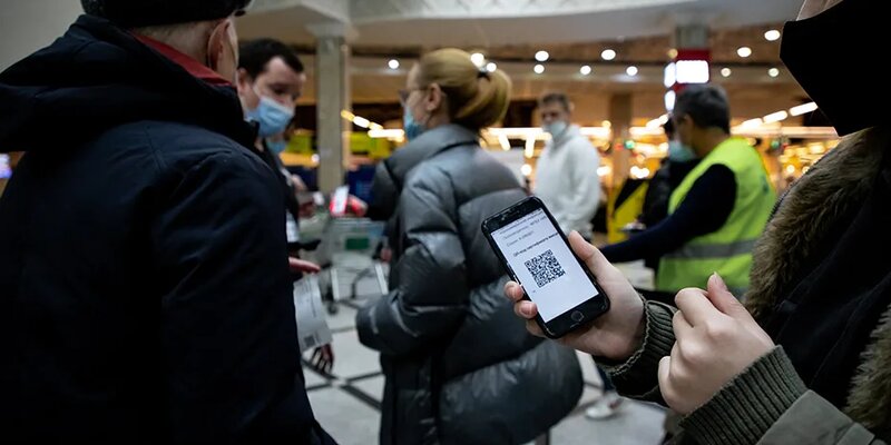 В России готовят законопроекты о QR-кодах в кафе, магазинах и транспорте