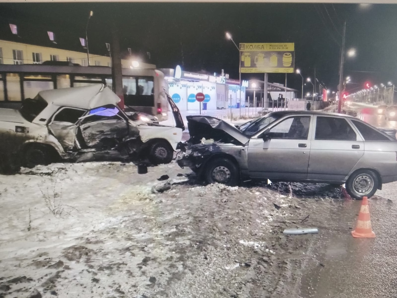 Жёсткая авария в Муроме: столкнулись две отечественные легковушки