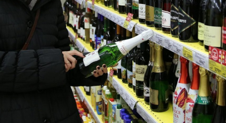 В Госдуме хотят ограничить продажу алкоголя в новогодние праздники
