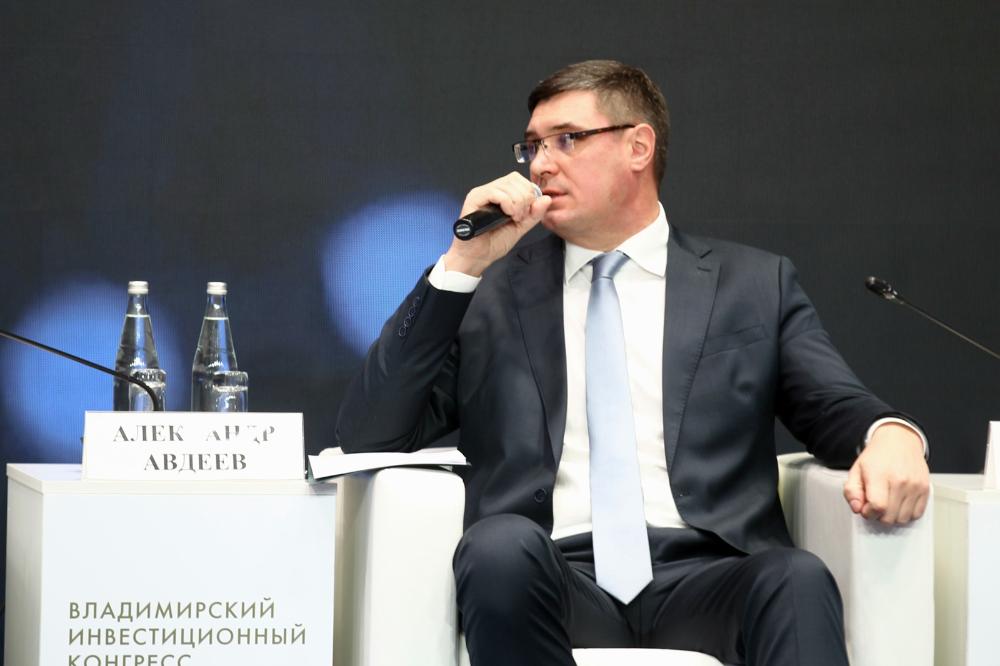 В Ставрове будут ткать ковры, а под Александровом возродят свиноводство
