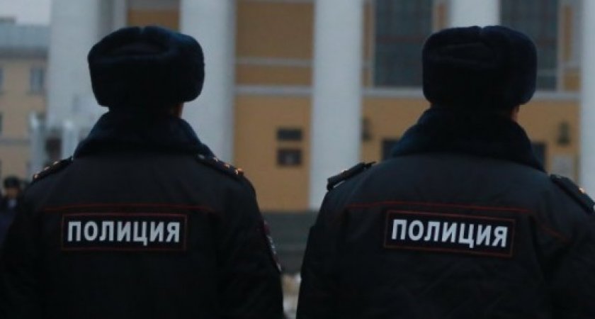Полицейским в России разрешили взламывать квартиры и машины граждан