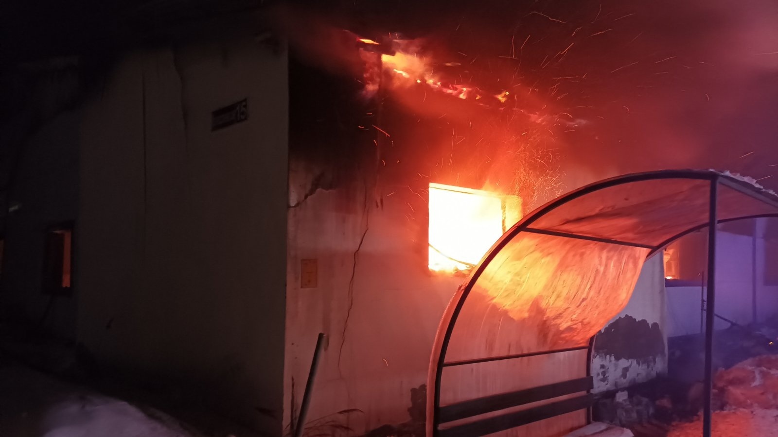 Ночью во Владимире полностью сгорело крупное производство