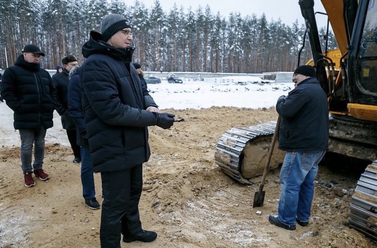 В Загородном парке во всю идёт строительство ковидного госпиталя