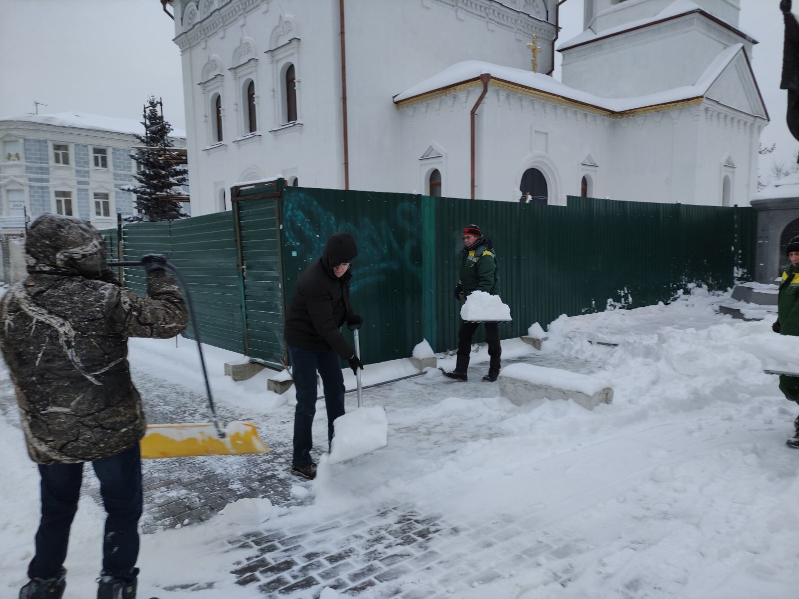 Власти региона предлагают привлекать к уборке снега жителей