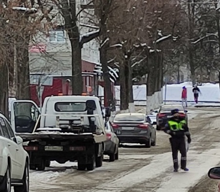 На одной из улиц в центре Владимира запретили парковку
