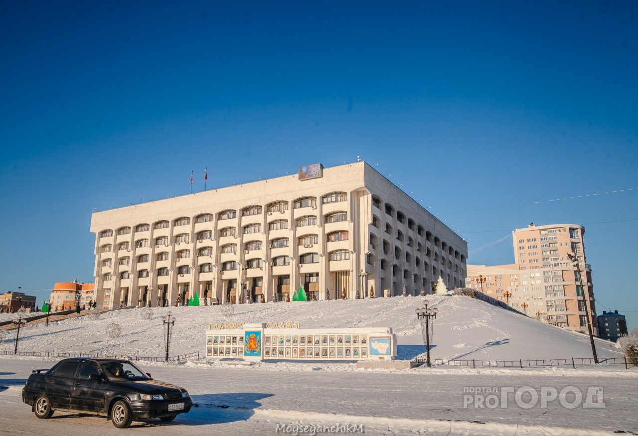 Во Владимирской области Белый дом отправил в помощь медикам 14 машин чиновников
