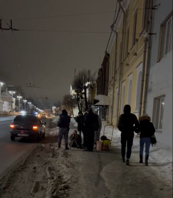 В центре Владимира на тротуаре сбили женщину с ребёнком