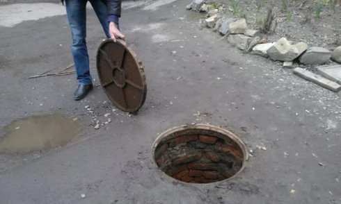 Молодой гусевчанин с товарищем похищали чугунные крышки люков