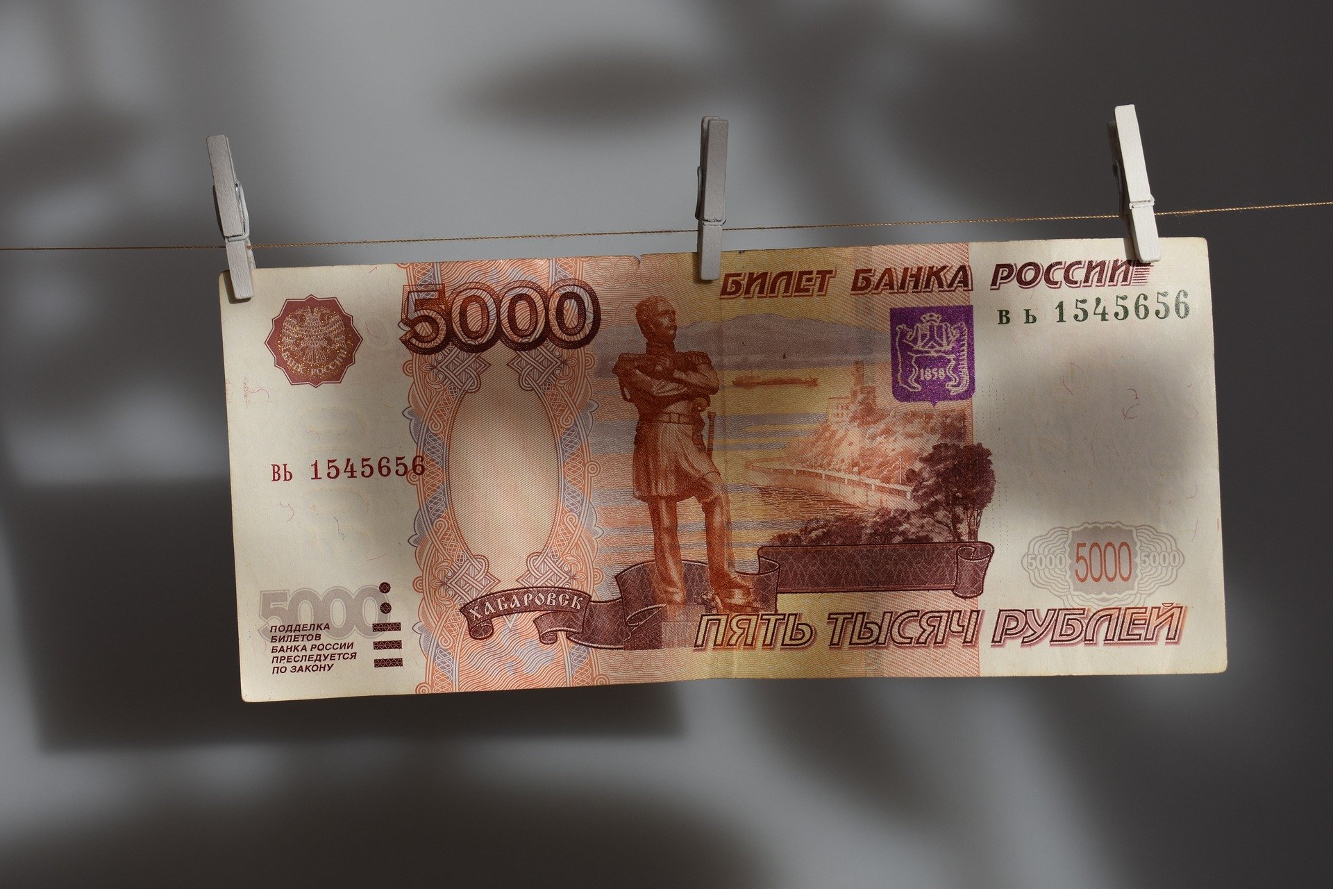 Сотрудники полиции завели 18 уголовных дел за сбыт фальшивых денег
