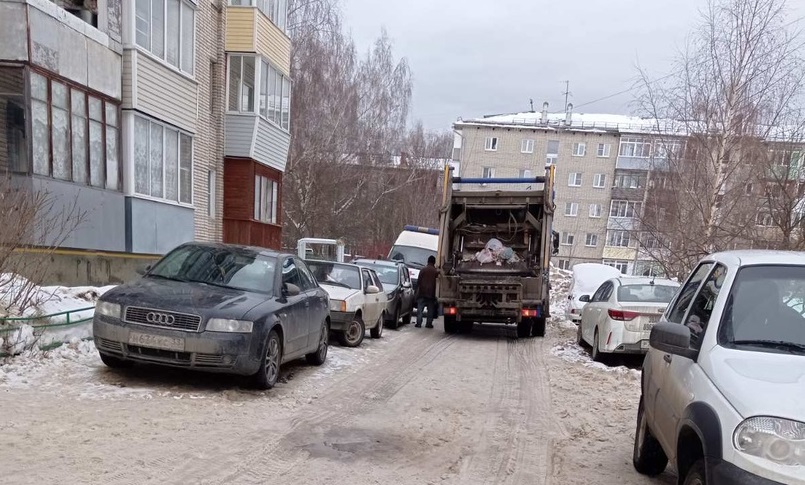 Владимирским автохамам плевать на медиков скорой помощи и мусорщиков