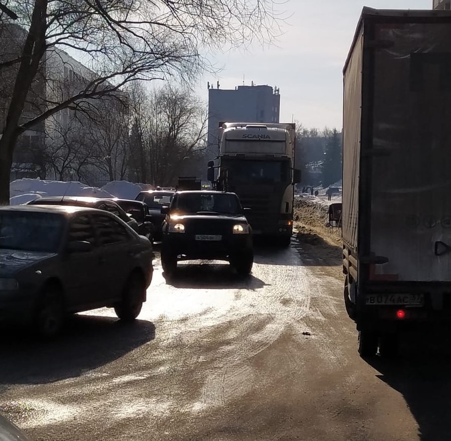 Жители улицы Почаевская оказались отрезаны от города из-за въезда на "Точмаш"
