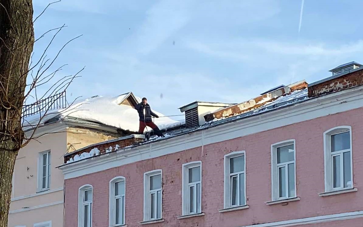 За неделю мэрия выписала штрафов управляшкам за неубранный снег на  320 тысяч рублей