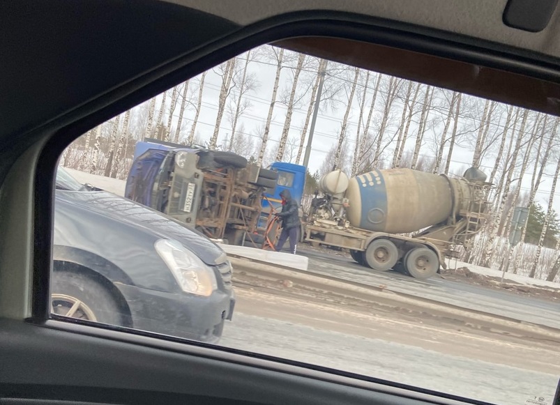 Во Владимире на Пекинке перевернулась "ГАЗель"