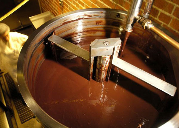 Производитель мишек "Барни" и шоколада Alpen Gold остаётся на российском рынке