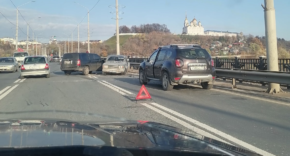Загородный стоит: ДТП на Судогодском шоссе во Владимире привело к серьёзному затору
