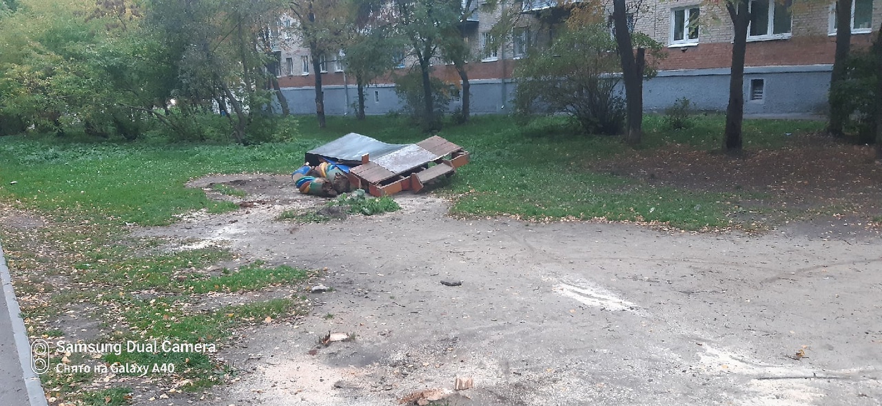 "Сломали детскую площадку во дворе, а строить новую не собираются!"