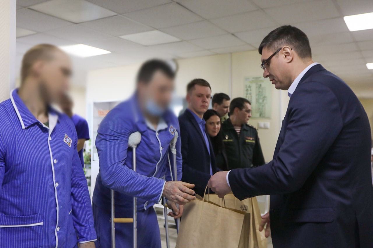 Авдеев навестил раненных на Украине военнослужащих из Владимирской области 