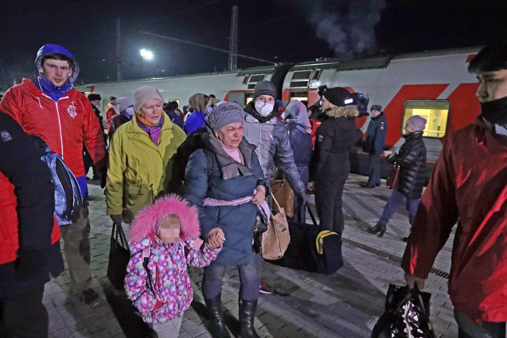 Во Владимир прибыла еще одна большая группа беженцев, многие из Мариуполя