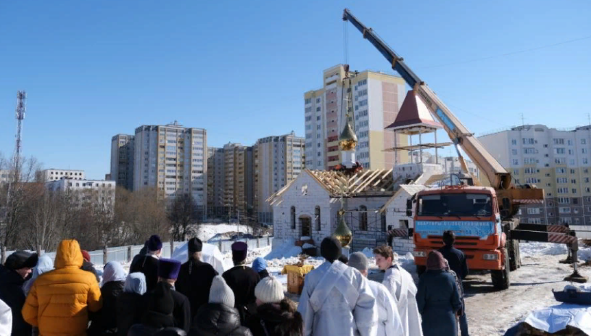 Строящийся храм в Ю-З районе Владимира увенчали куполами