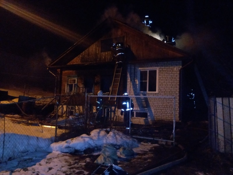 Частный дом загорелся в Вязниковском районе