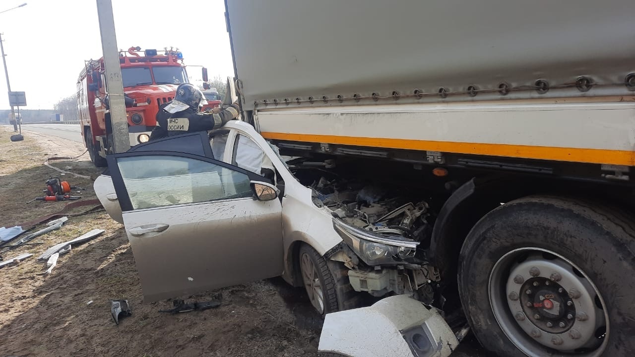 Авария в Судогодском районе: легковушка в смятку, водитель жив