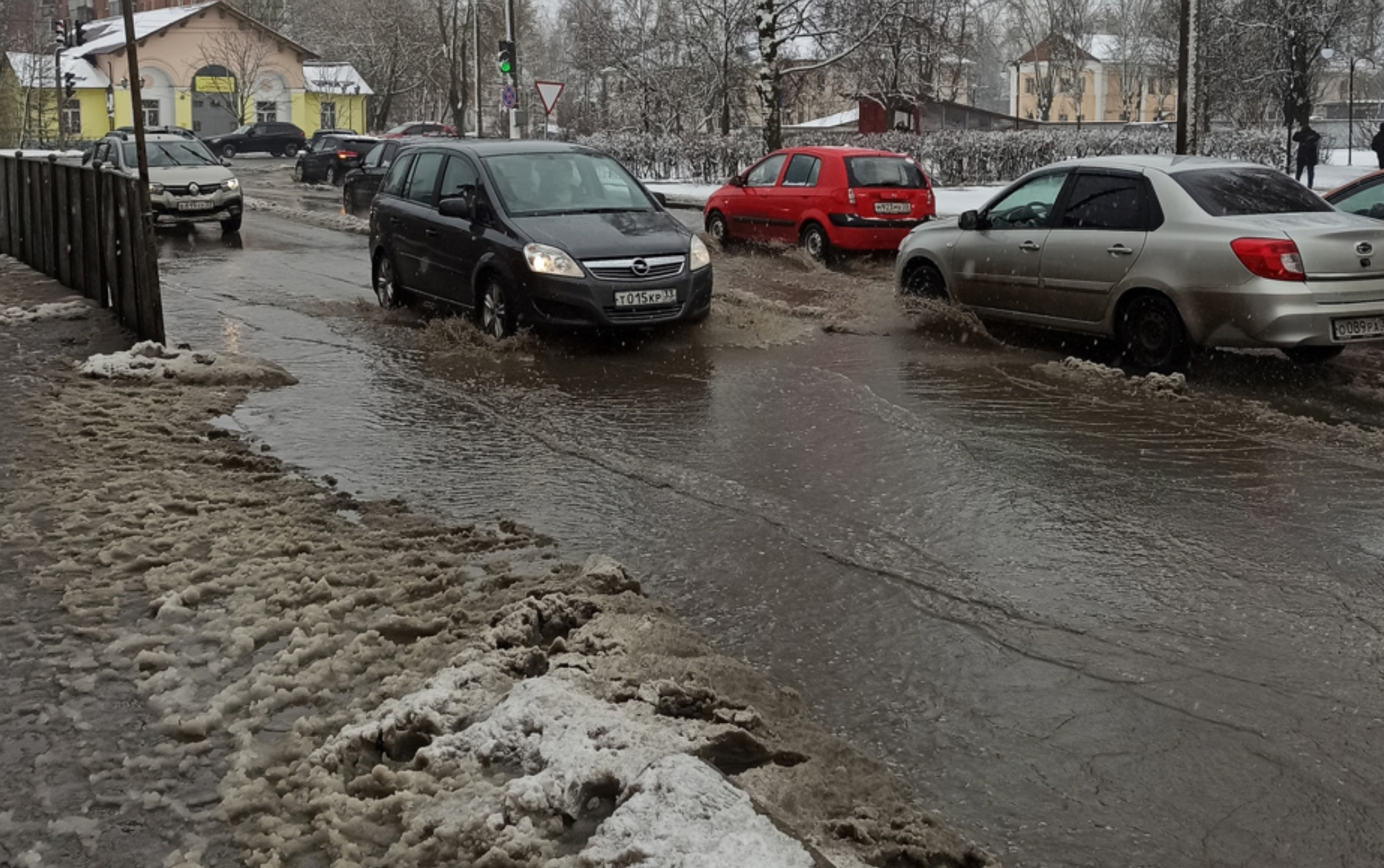 Жители Юрьевца жалуются на состояние пешеходного перехода