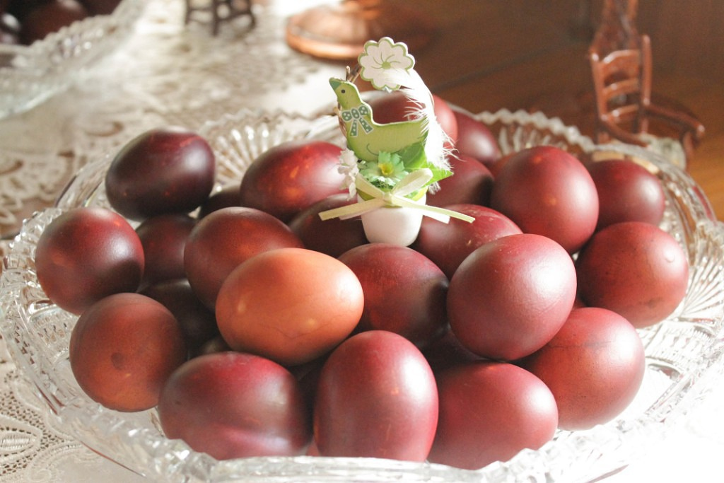 Названы три цвета, в которые нельзя красить яйца на Пасху