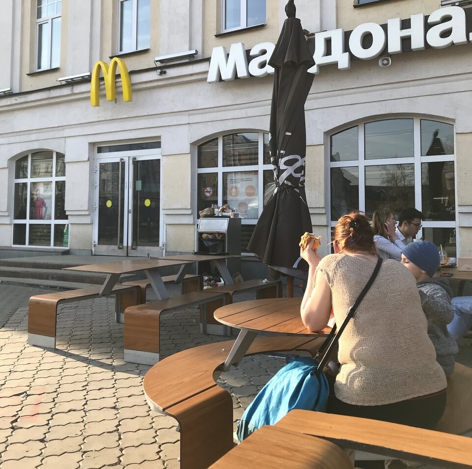 "Макдоналдс" может вернуться в Россию, но под другим брендом