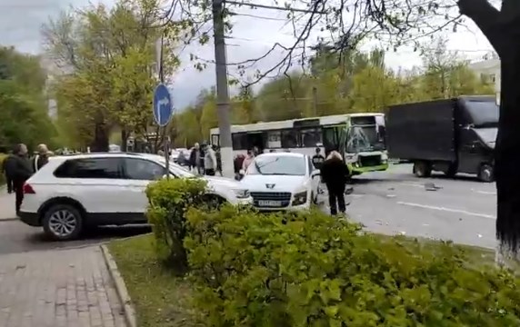 Во Владимире в час пик столкнулись два автобуса и две иномарки