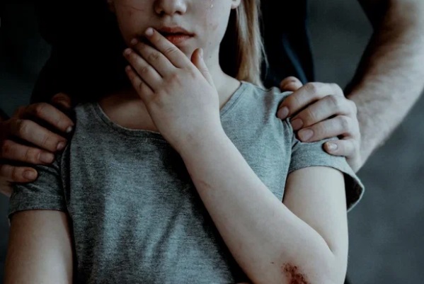 В Юрьев-Польском мужчина 14 лет насиловал падчерицу