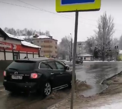 В Юрьевце хотят избавиться от вечной лужи на перекрестке