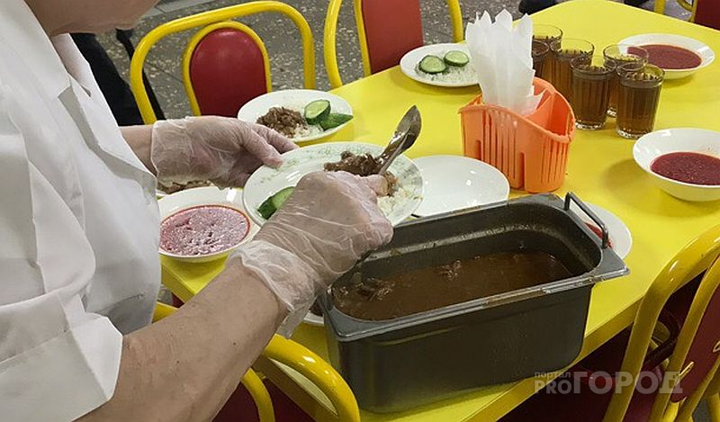 В двух владимирских школах детей кормили просрочкой