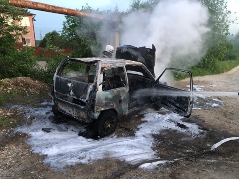 6 пожарных тушили автомобиль в Кольчугинском районе 