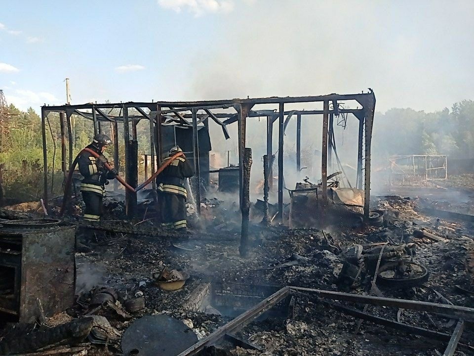 При тушении сараев во Владимирской области пострадал пожарный