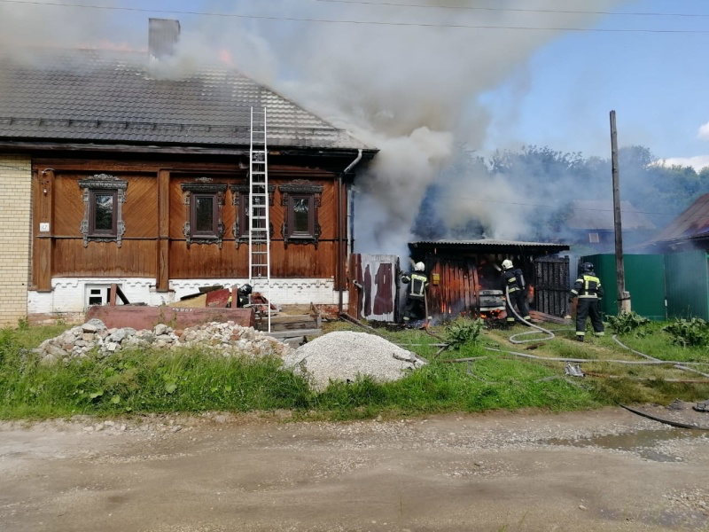 13 пожарных тушили жилой дом в Вязниках