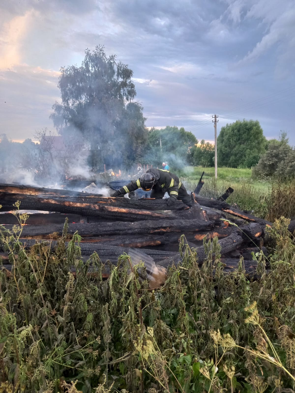 В Александровском районе жилой дом сгорел дотла