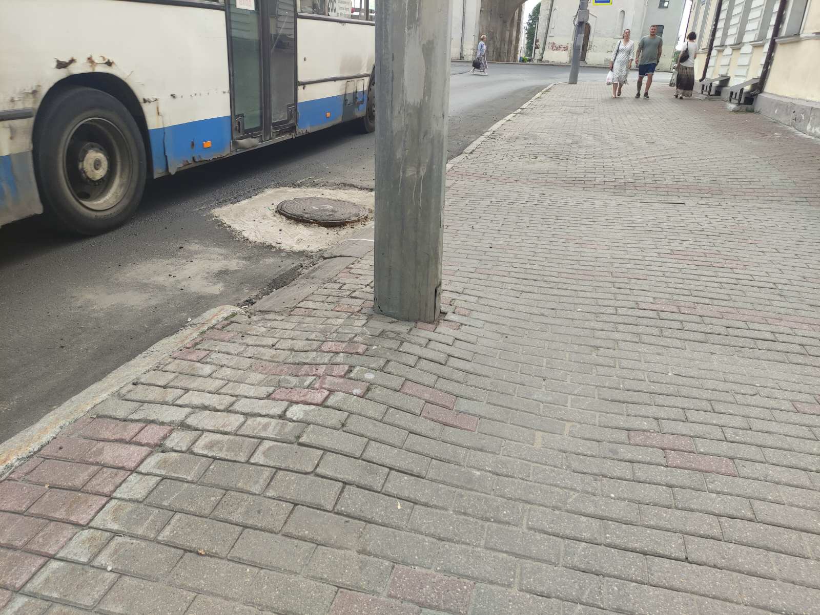 Владимирцы не довольны состоянием тротуарной плитки в центре города