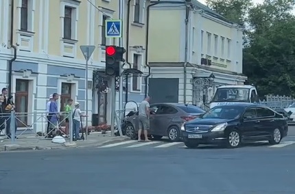  на улице Гагарина легковушка выехала на тротуар