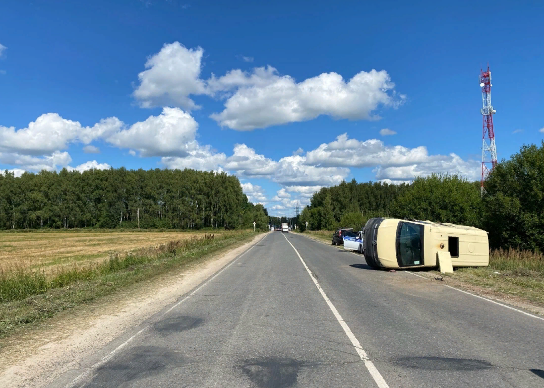 Во Владимирской области перевернулся автомобиль инкассаторов