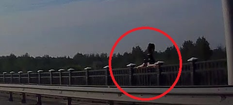 Неравнодушные владимирцы спасли на клязьминском мосту девушку, перелезшую через перила