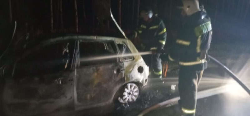 В Вязниковском районе сгорела иномарка от упавшей на нее с грузовика бочки с топливом