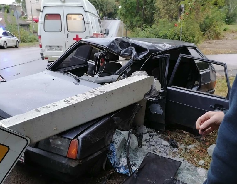 Падение столба на легковушку в Коврове закончилось трагично