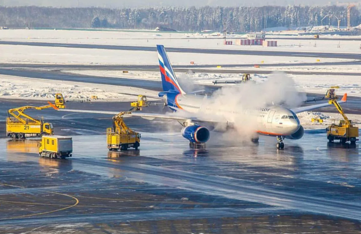 Аэропорт Шереметьево оштрафовали за слив в Клязьму незамерзайки и моющих средств