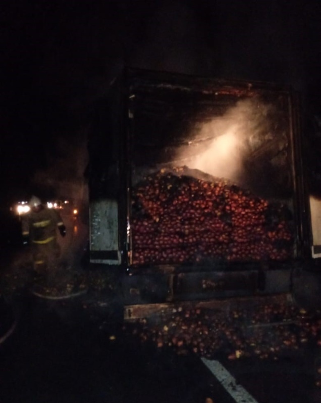 В Ковровском районе военные и пожарные тушили горящий грузовик с картошкой
