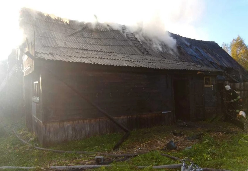 Во Владимирской области пожар на чердаке отправил женщину в больницу