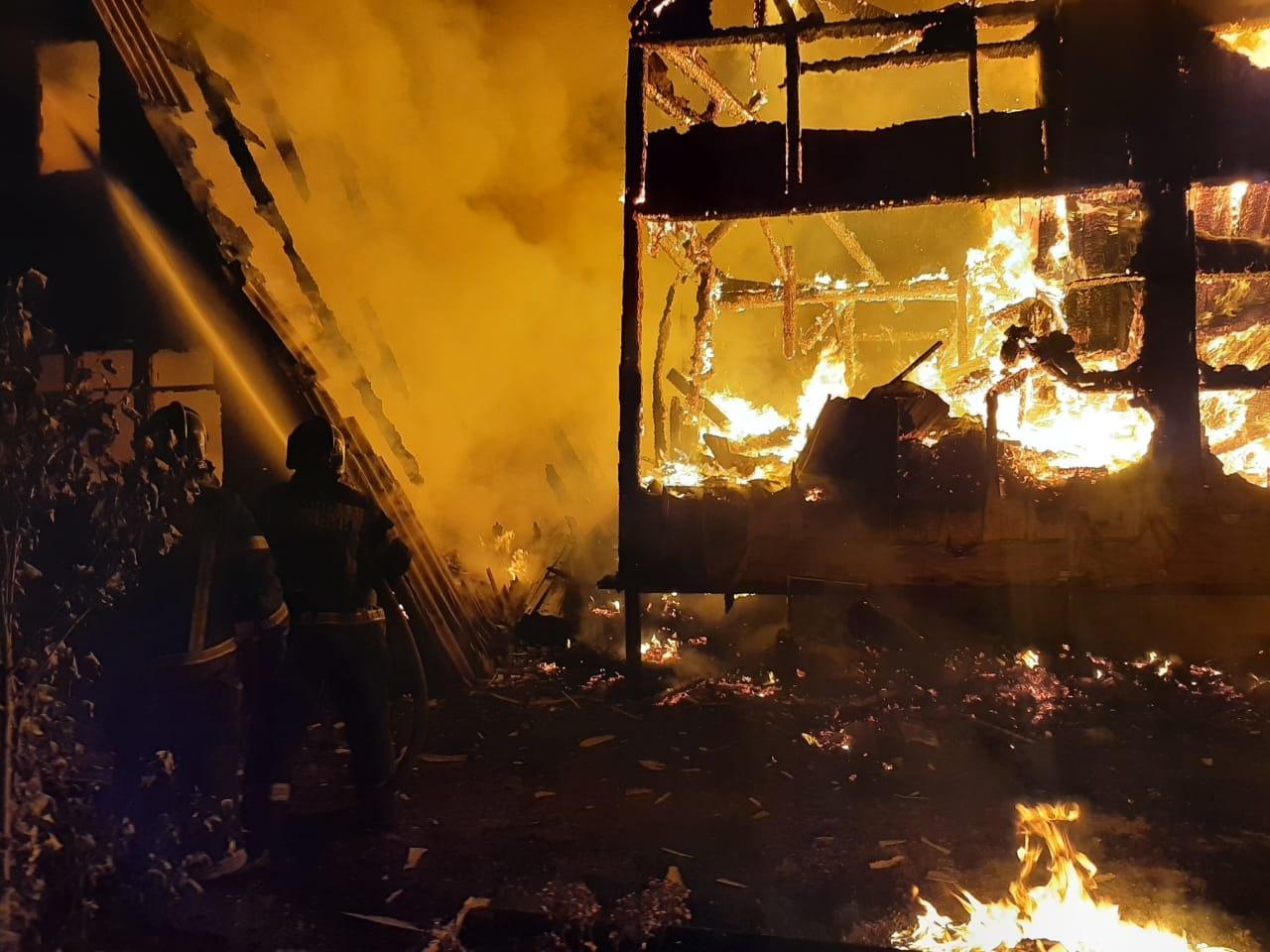 Крупный пожар во Владимирской области уничтожил два дома