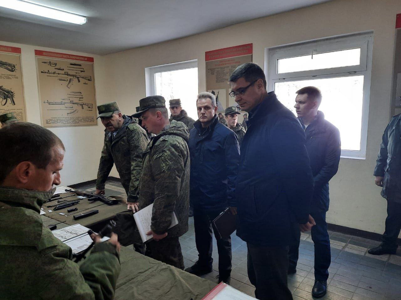 Александр Авдеев вместе с замминистра обороны РФ лично пообщались с мобилизованными 