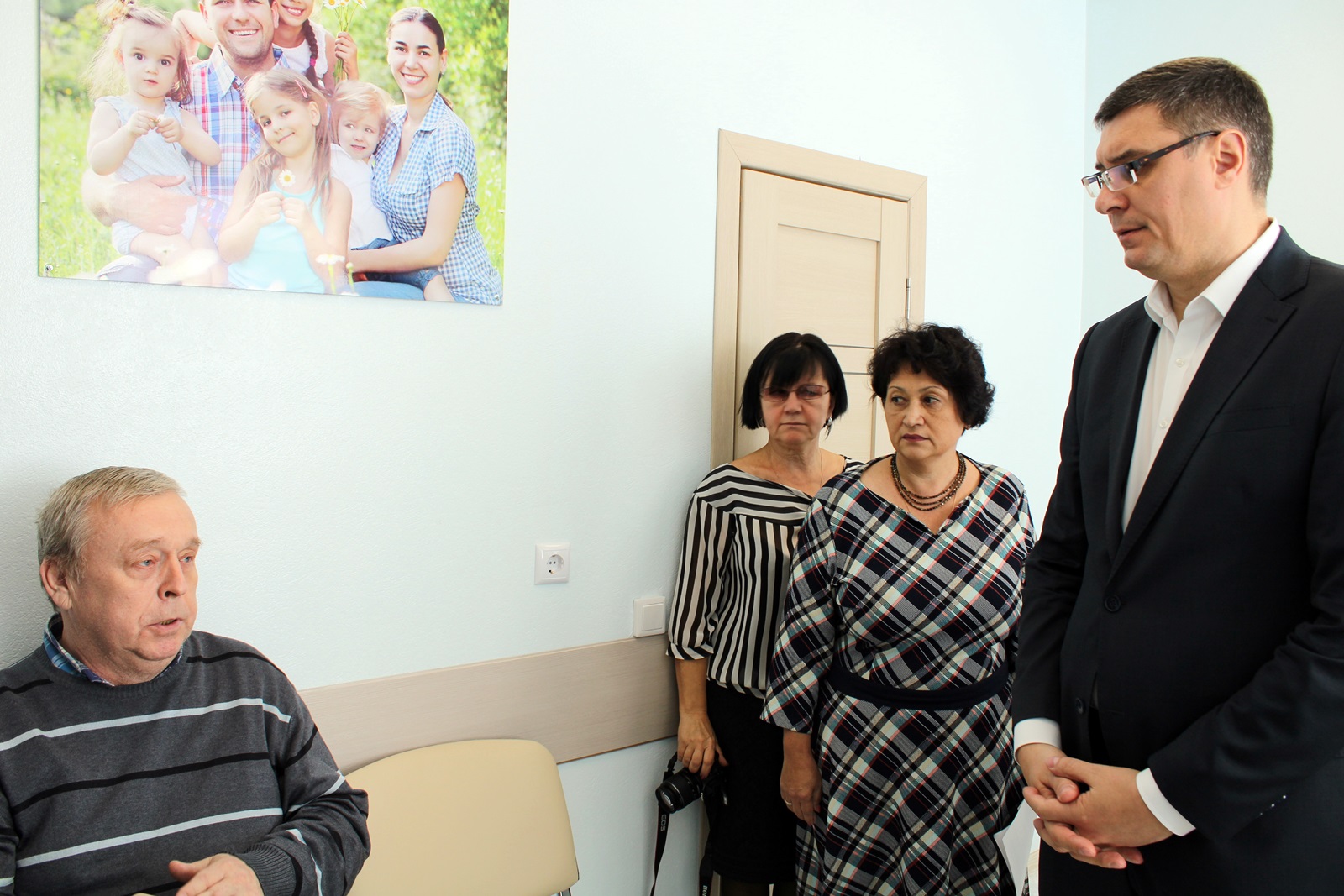 Губернатор проверил работу Владимирского центра помощи семьям мобилизованных 