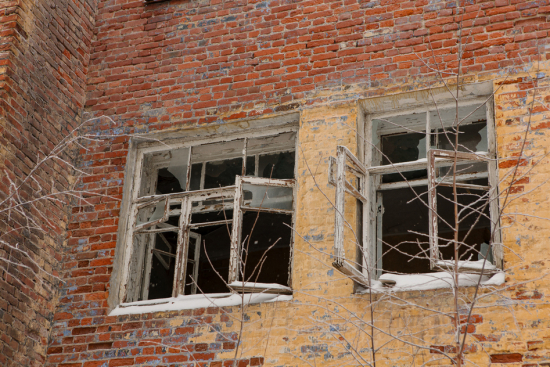 Во Владимирской области люди несколько лет жили в аварийном доме по вине чиновника