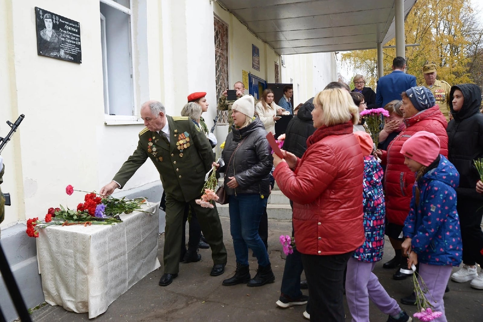 Во владимирской школе открыли мемориальную доску в честь погибшего героя СВО
